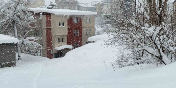 Hakkari’de okullar tatil edildi