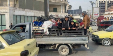 Halep’te siviller bombaların altında tahliye ediliyor
