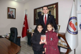 Hicarcıklı minikler Kaymakam Atam’ı kitap okuma etkinliğine davet etti