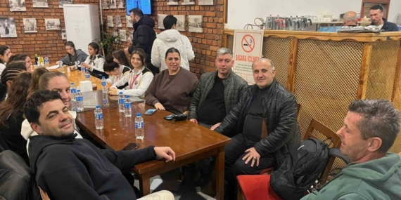 İncirliova Belediyesi yolda kalan sporcuların yardımına koştu