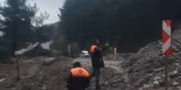 İnebolu-Doğanyurt-Cide karayolu heyelan sebebiyle ulaşıma kapandı