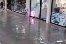 İskenderun ayakkabıcılar çarşısı sular altında kaldı