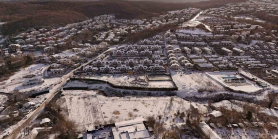 İstanbul yeni yıla karla uyandı: Yüksek kesimler beyaza büründü