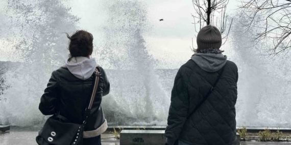 İstanbul’da dev dalgalar oluştu