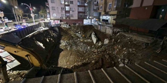 İstinat duvarı çöken binadaki vatandaşlar tahliye edildi