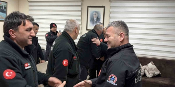 İtfaiyeciler ailelerinden uzakta yeni yıla girdi