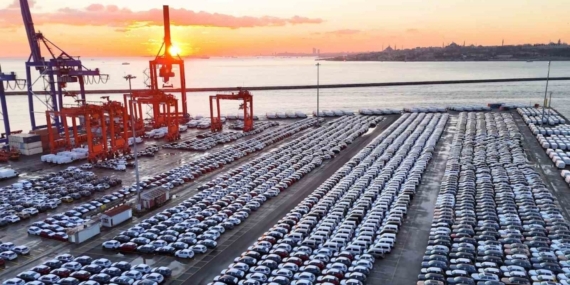 İthal otomobiller Haydarpaşa Limanı’nı doldurdu