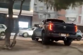 İzmir’de orta refüjden karşı yöne geçen sürücüye ceza yağdı