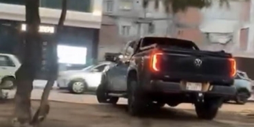 İzmir’de orta refüjden karşı yöne geçen sürücüye ceza yağdı