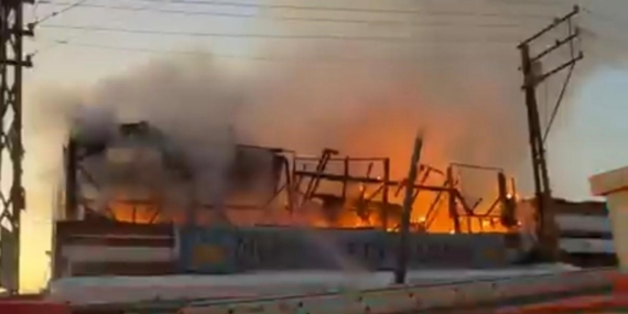 Kafenin terası alevlere teslim oldu
