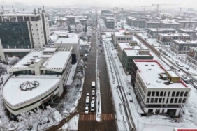 Kahramanmaraş’ta kar sevinci yaşanırken, ekipler de sahada görev yapıyor