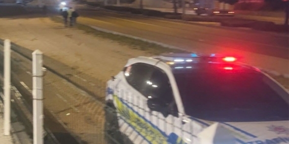 Kaldırıma çarpan motosiklet defalarca takla attı: 22 yaşındaki sürücü hayatını kaybetti