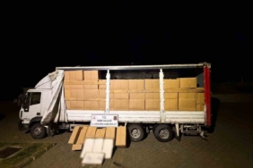 Kamyon dolusu kaçak sigara jandarmaya takıldı
