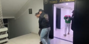 Kan lekesi, annesini öldüren zanlıyı ele verdi