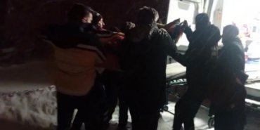 Kapalı köy yolu açıldı, 72 yaşındaki hasta hastaneye ulaştırıldı