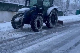 Kapanan yollarını kendi imkanları ile açtılar