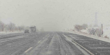 Kar yağışı Van-Bitlis yolunda etkili oluyor