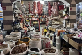 Kar yağışı vatandaşın kuru yemişe talebini arttırdı