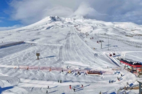 Kar yağışının ardından Erciyes’te kartpostallık görüntüler