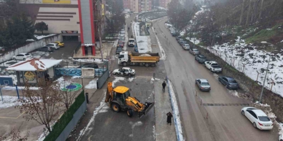 Karabük Belediyesi kar temizleme çalışmaları sürüyor