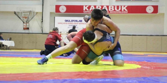 Karabük’te Okul Sporları Güreş Grup Müsabakaları başladı