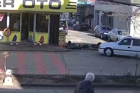 Karaman’da motosikletlinin yaralandığı kaza kameraya yansıdı