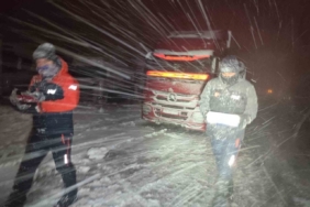 Kardan dolayı mahsur kalanlara kumanya desteği