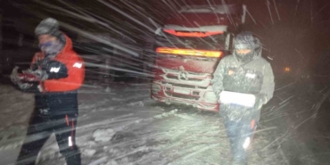 Kardan dolayı mahsur kalanlara kumanya desteği