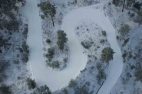 Karla kaplanan Demirci’de kartpostallık manzaralar