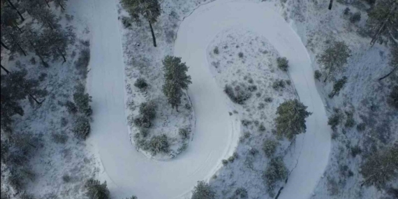 Karla kaplanan Demirci’de kartpostallık manzaralar