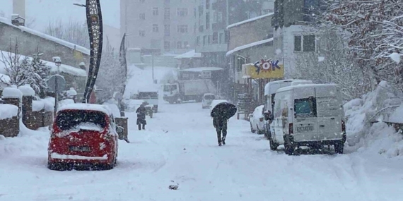Karlıova’da kar yağışı başladı