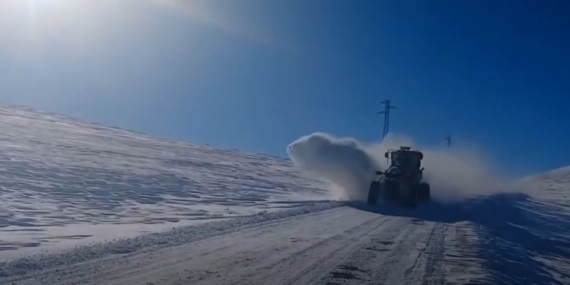 Kars Özel İdaresi bin saatlik çalışmayla kapalı köy yolu bırakmadı