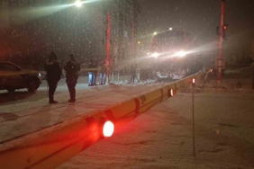 Kars’ta hemzemin geçitte lokomotifin çarptığı çocuk yaralandı