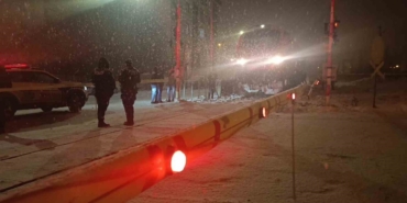 Kars’ta hemzemin geçitte lokomotifin çarptığı çocuk yaralandı