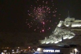 Kars’ta yeni yıl coşkusu: Lapa lapa kar altında halay