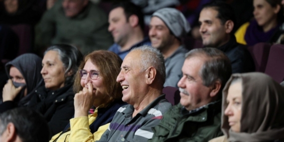 Kartepe’de tiyatro heyecanı: "Anlat bakalım" sahnede