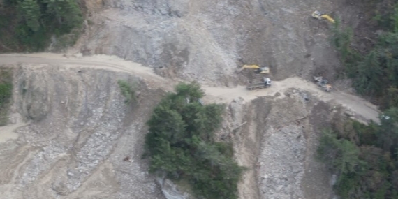Kastamonu’da heyelan nedeniyle ulaşıma kapanan yolda çalışmalar sürüyor