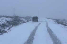 Kavaklıdere’de araçlar karda mahsur kaldı