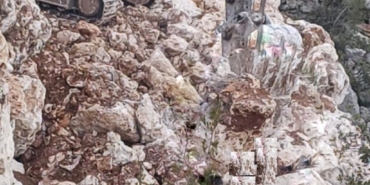 Kaya duvar yıkıldı, altında kalan genç hayatını kaybetti