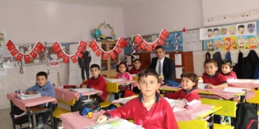 Kaymakam Yıldız, öğrencilerle ders işledi