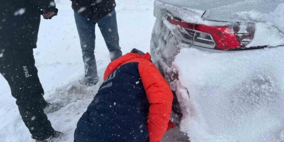 Kayseri’de kar yağışı sonrası mahsur kalan vatandaşlar kurtarıldı