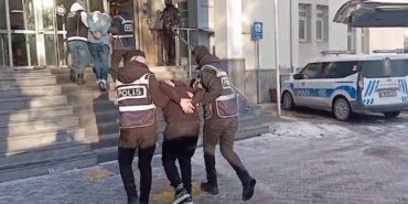 Kayseri’de özel ekip, cezaevi firarisi 2 şahsı yakaladı