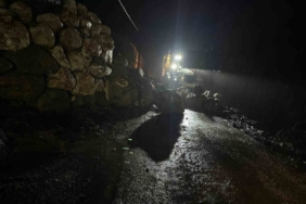 Kemer’de yağış nedeniyle istinat duvarı çöktü