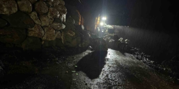 Kemer’de yağış nedeniyle istinat duvarı çöktü