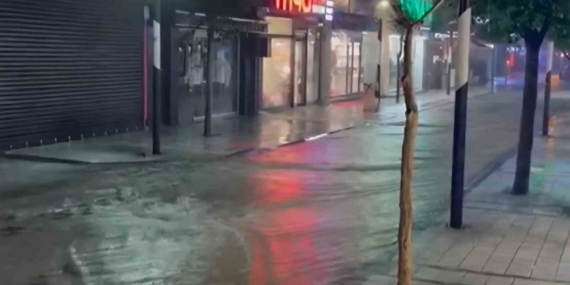 Kırklareli’nde sağanak yağış hayatı olumsuz etkiledi: Cadde ve sokaklar göle döndü