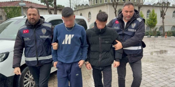 Kız meselesinden bıçaklı kavgada 2 kişi hastanelik oldu