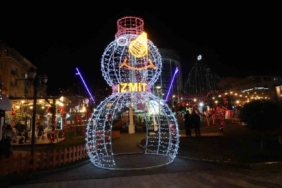 Kocaeli 2026’ya coşkuyla girdi: Sokaklar ışıltı ve neşeyle doldu