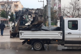 Körfez’de şiddetli fırtınada çatılar uçtu, araçlar hasar gördü