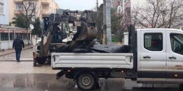 Körfez’de şiddetli fırtınada çatılar uçtu, araçlar hasar gördü