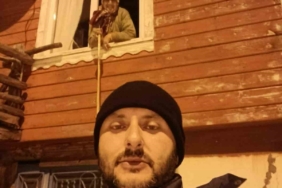 Köy muhtarı yaşlı kadının ilaçlarını 2 kilometre yürüyerek ulaştırdı